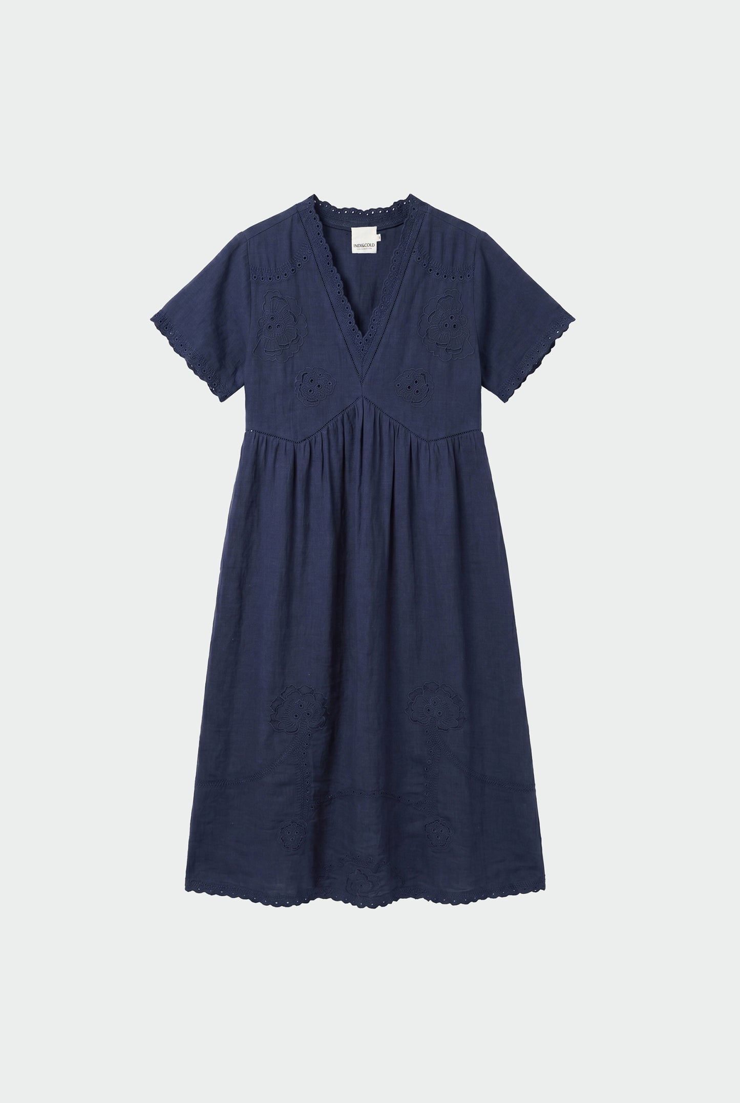 ROBE AMPLE À BRODERIES