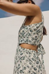 BACKLESS DRESS