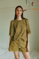 SHORT AVEC TAILLE ÉLASTIQUE ET CORDON