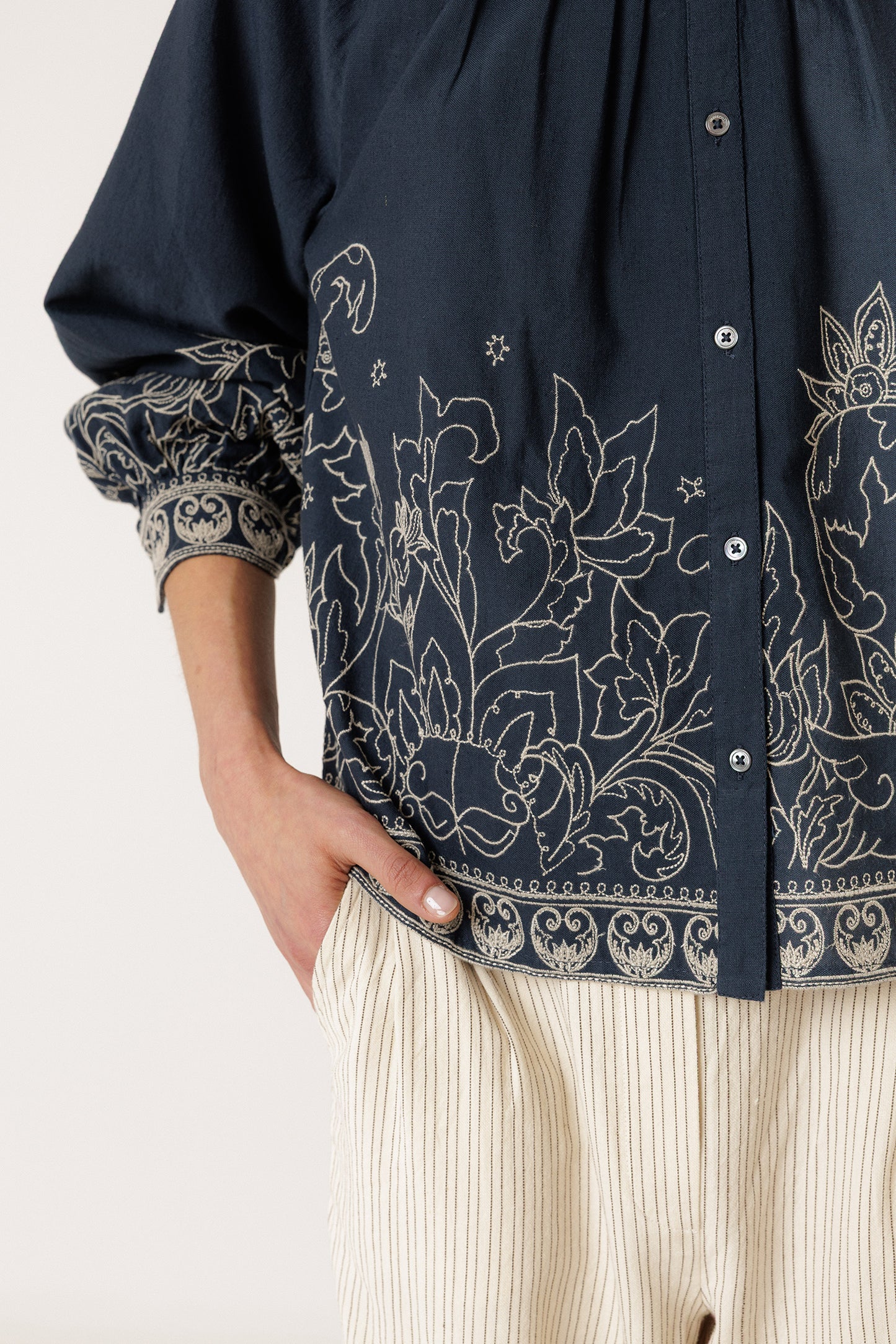 FLORAL HEM BLOUSE
