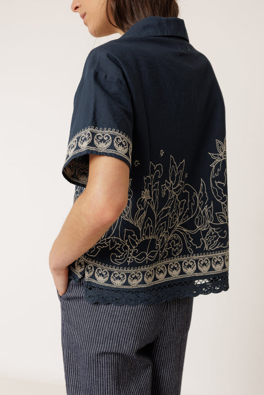 SHIRT WITH CONTRAST EMBROIDERY 3