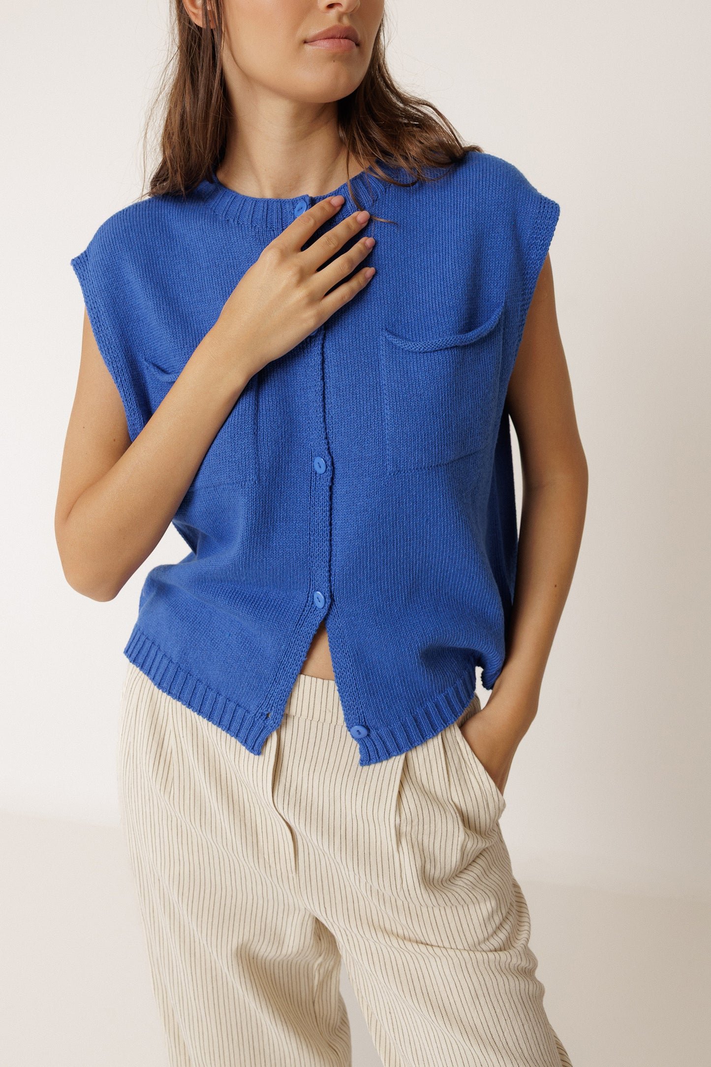 BOXY VEST WITH POCKETS
