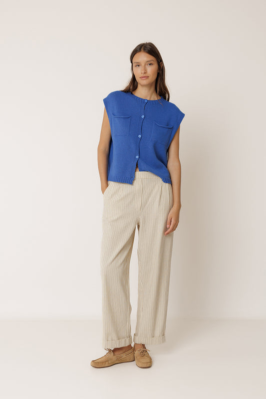 BOXY VEST WITH POCKETS 2