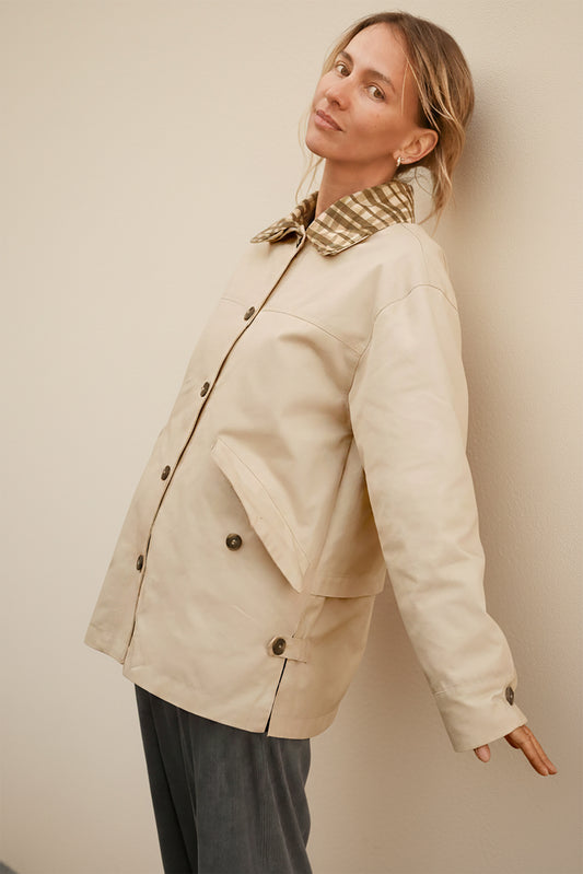 SHORT CHECKERED-COLLAR RAINCOAT 1