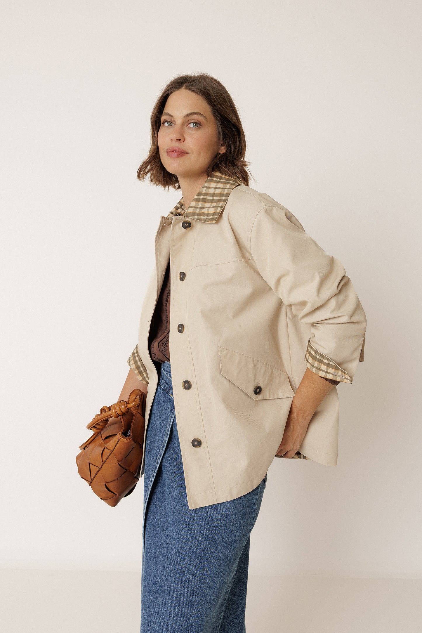 SHORT CHECKERED-COLLAR RAINCOAT