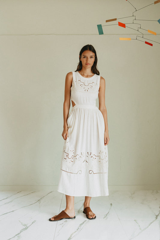 EMBROIDERED-DETAIL DRESS 3