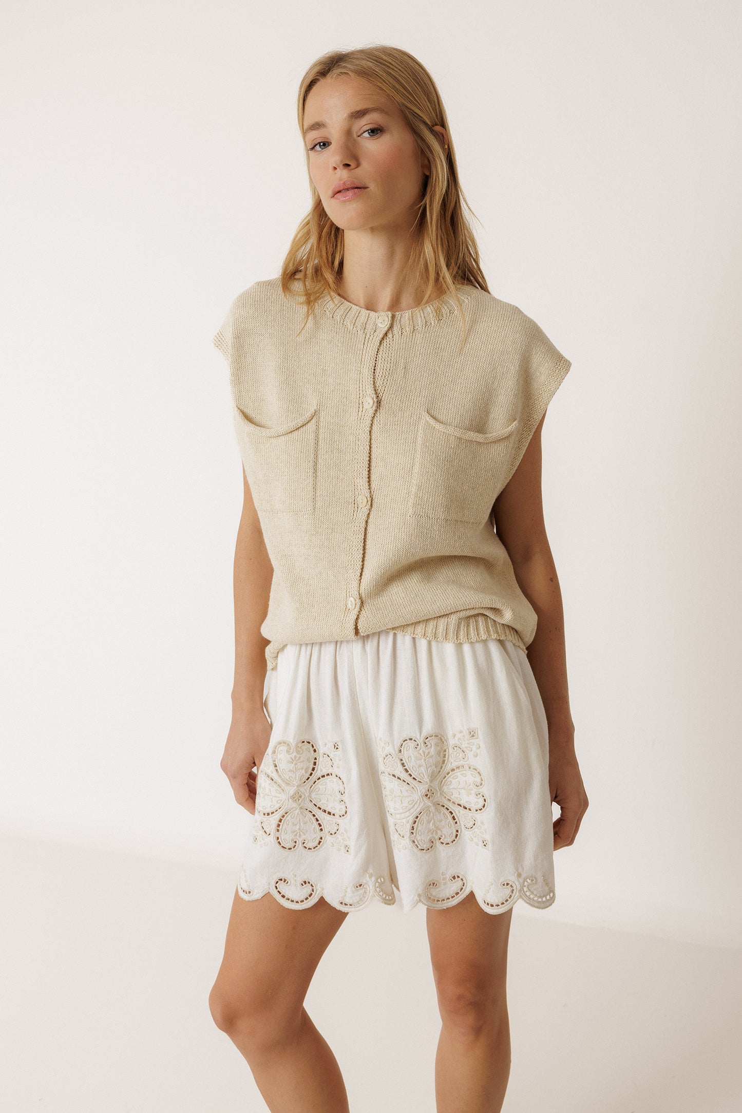 SCALLOPED EMBROIDERY SHORT