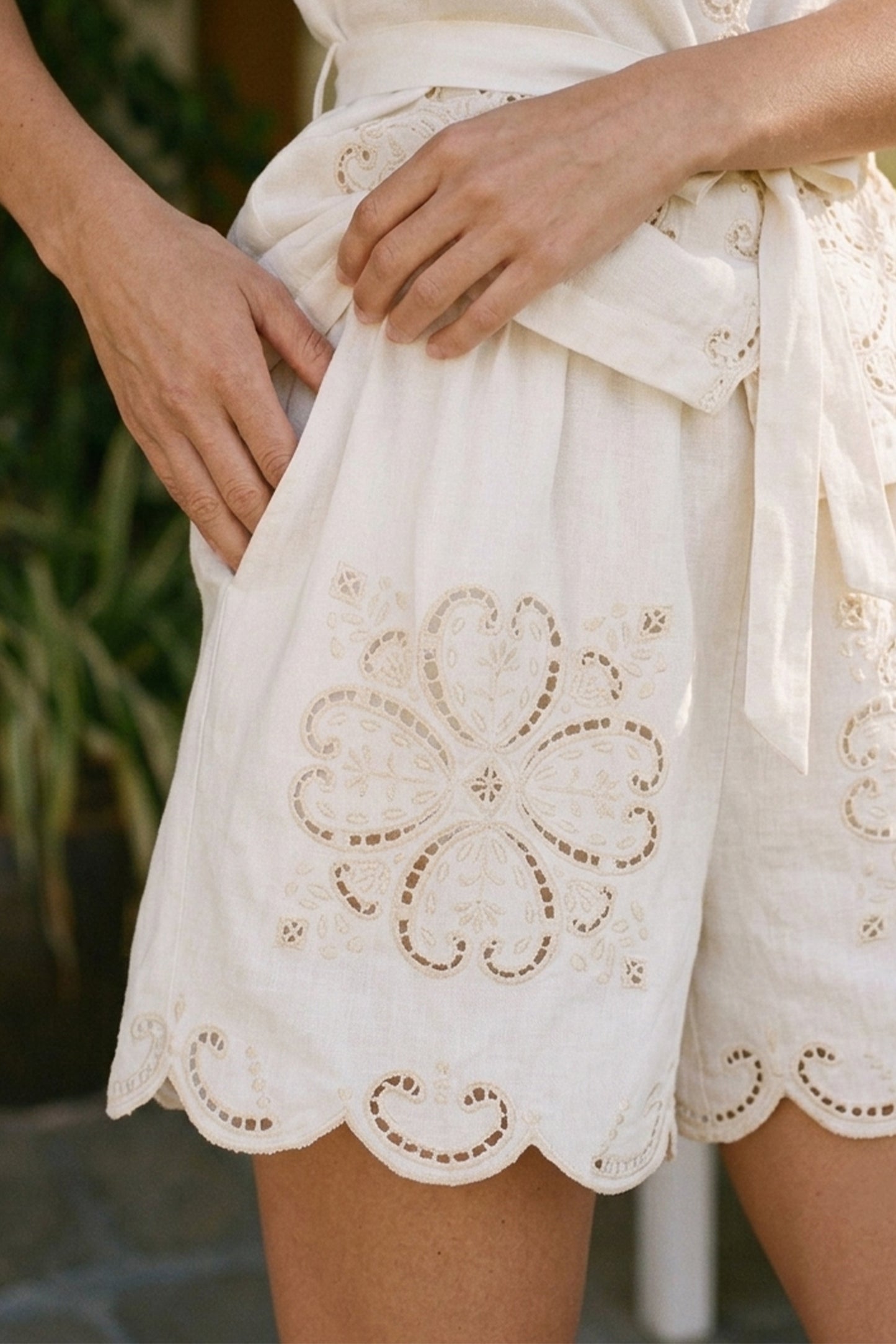 [CL] SCALLOPED EMBROIDERY SHORT