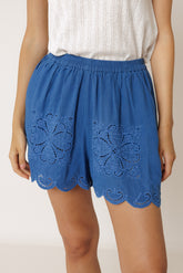 SCALLOPED EMBROIDERY SHORT
