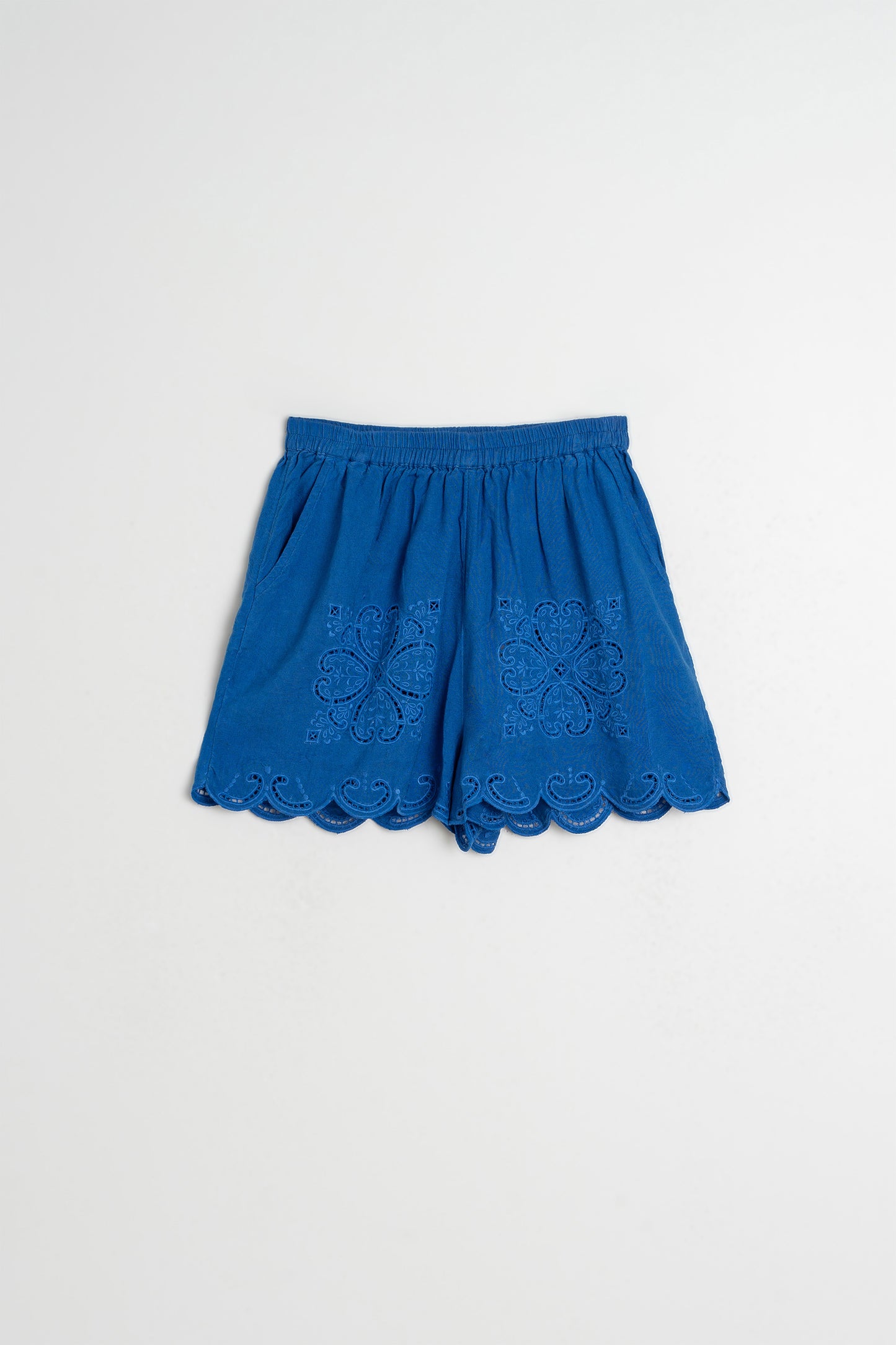 SCALLOPED EMBROIDERY SHORT