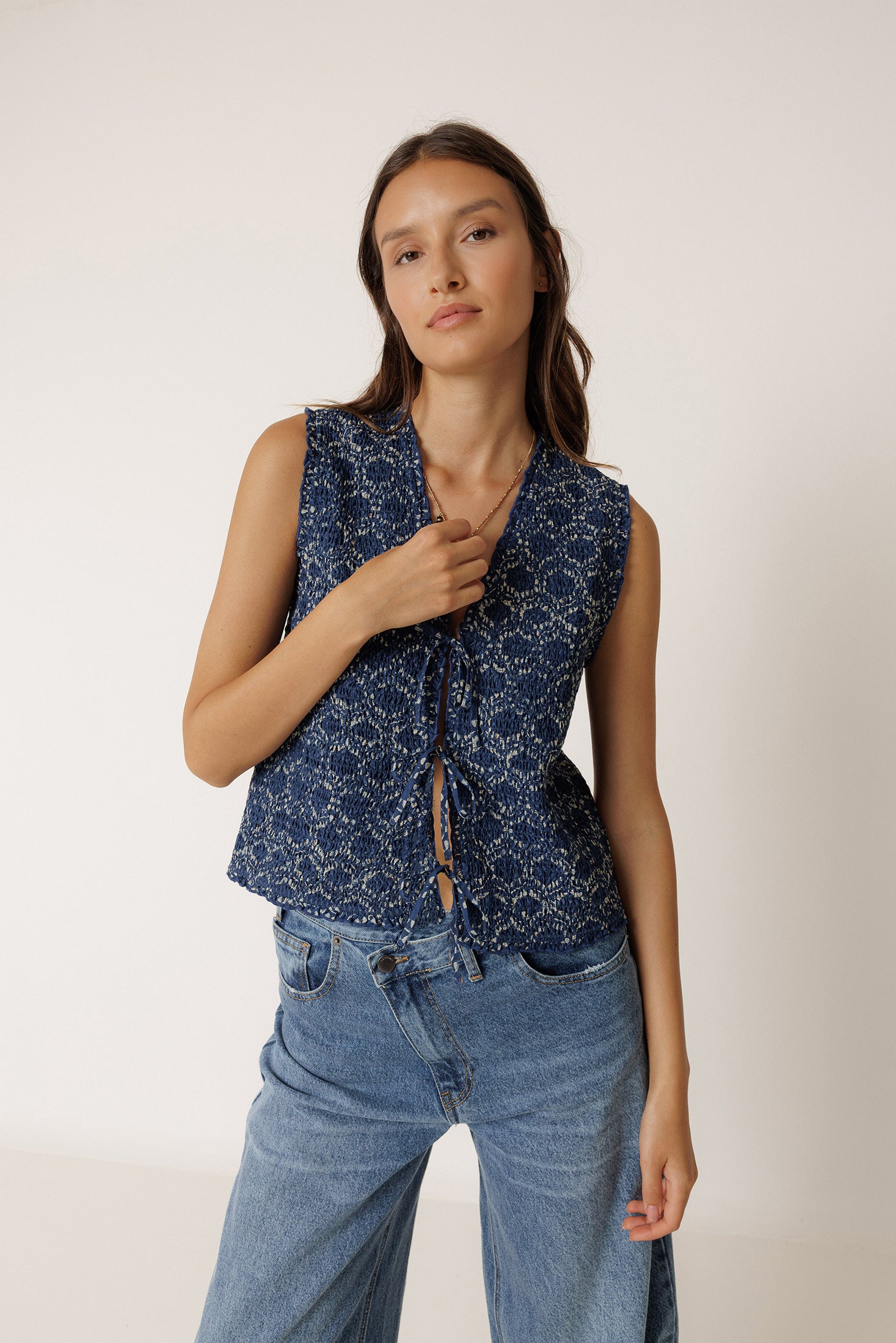 ELASTIC VEST WITH TIE | INDI&COLD