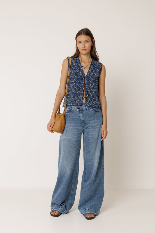 ELASTIC VEST WITH TIE 2