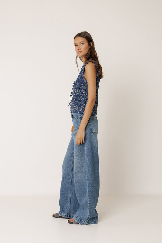 ELASTIC VEST WITH TIE 3