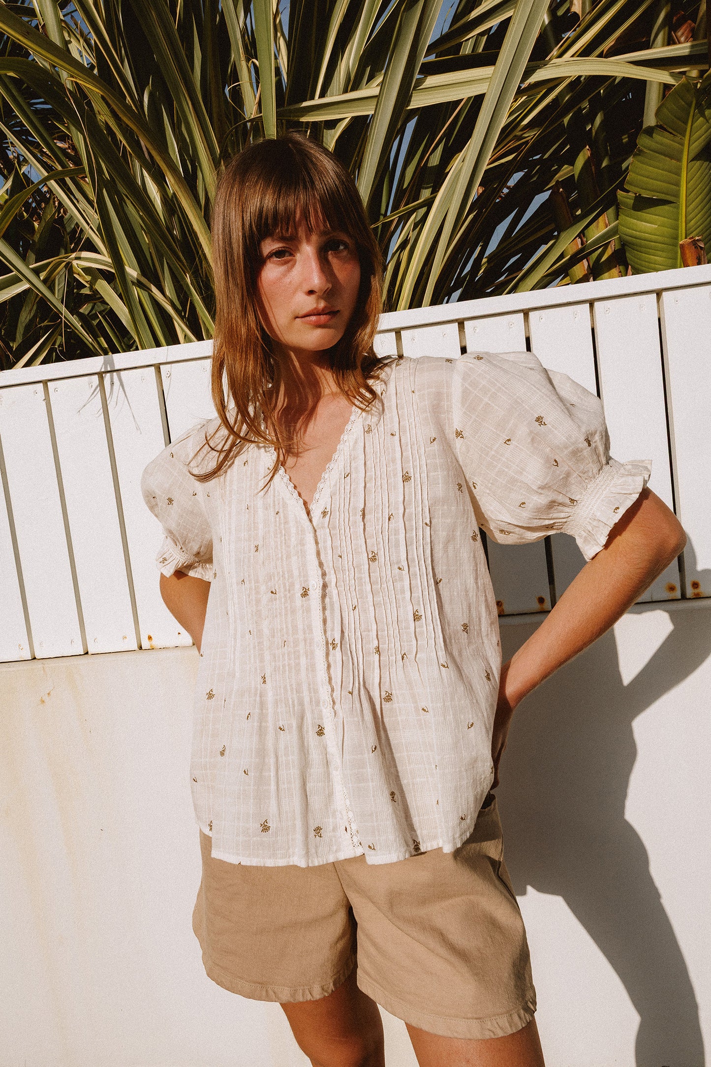 [CL] SHORT-SLEEVED ELASTIC SHIRT