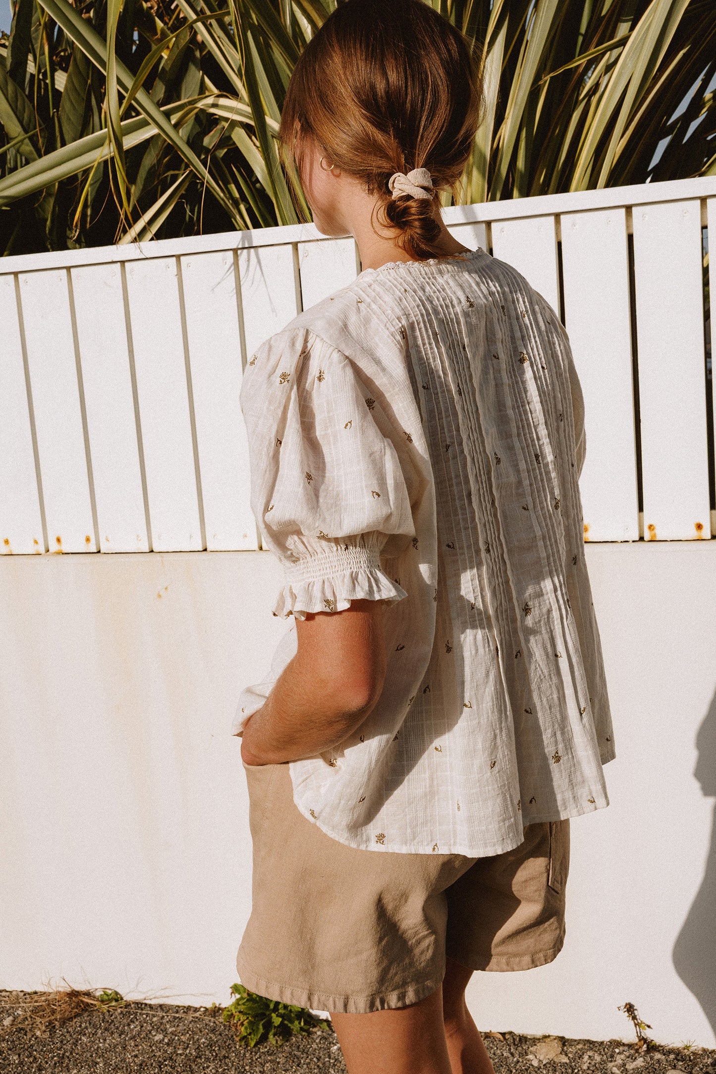 SHORT-SLEEVED ELASTIC SHIRT