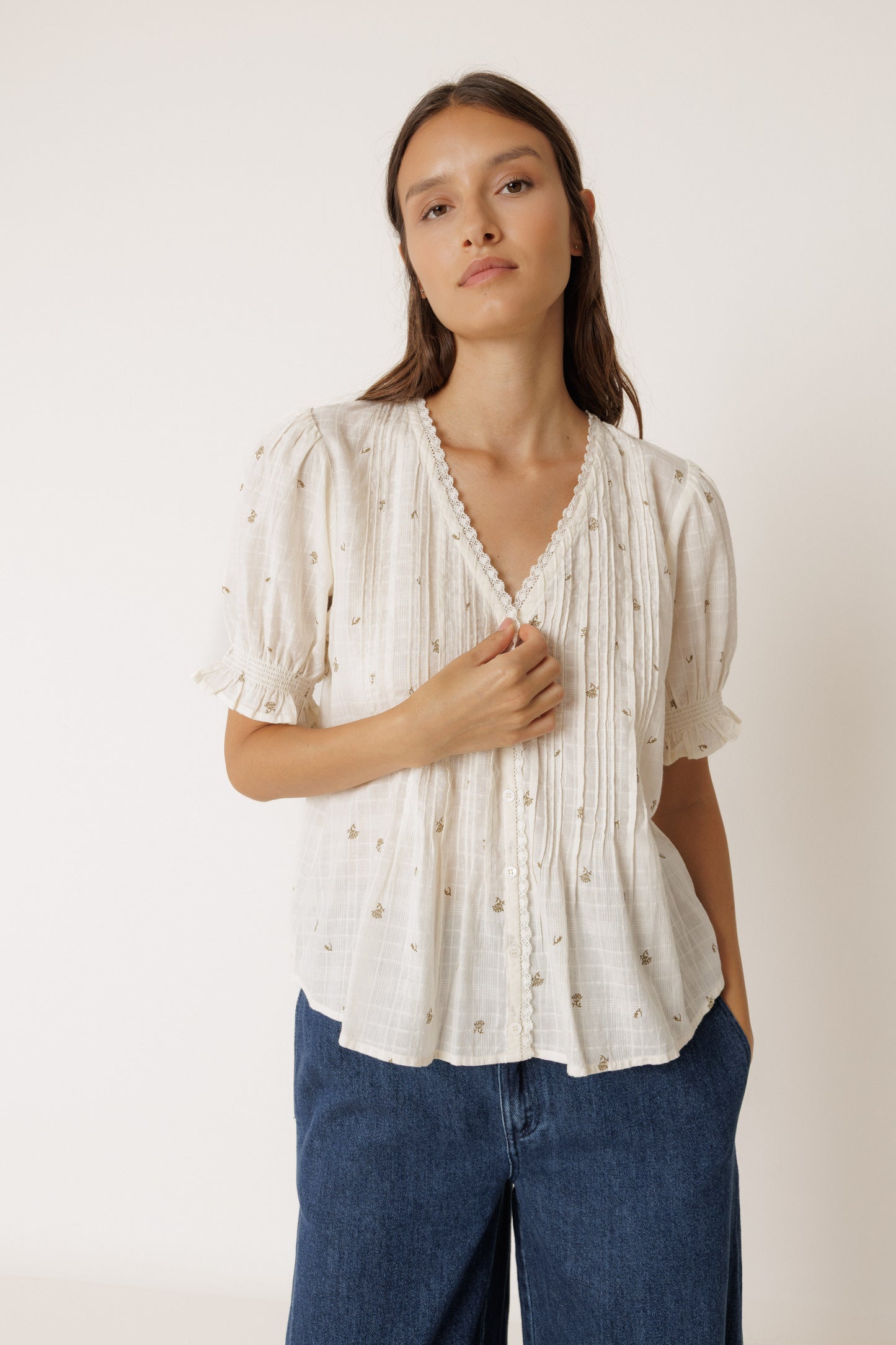 SHORT-SLEEVED ELASTIC SHIRT