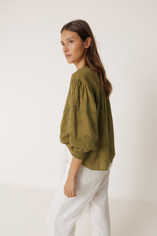 CHEMISE EN BRODERIE SUISSE 4