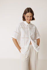 CHEMISE EN POPELINE ET DENTELLE