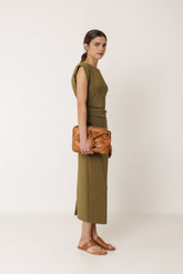 ROBE CINTRÉE À PLIS