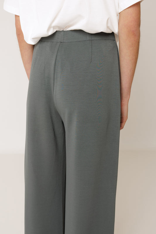FLOWY MODAL PANT 4
