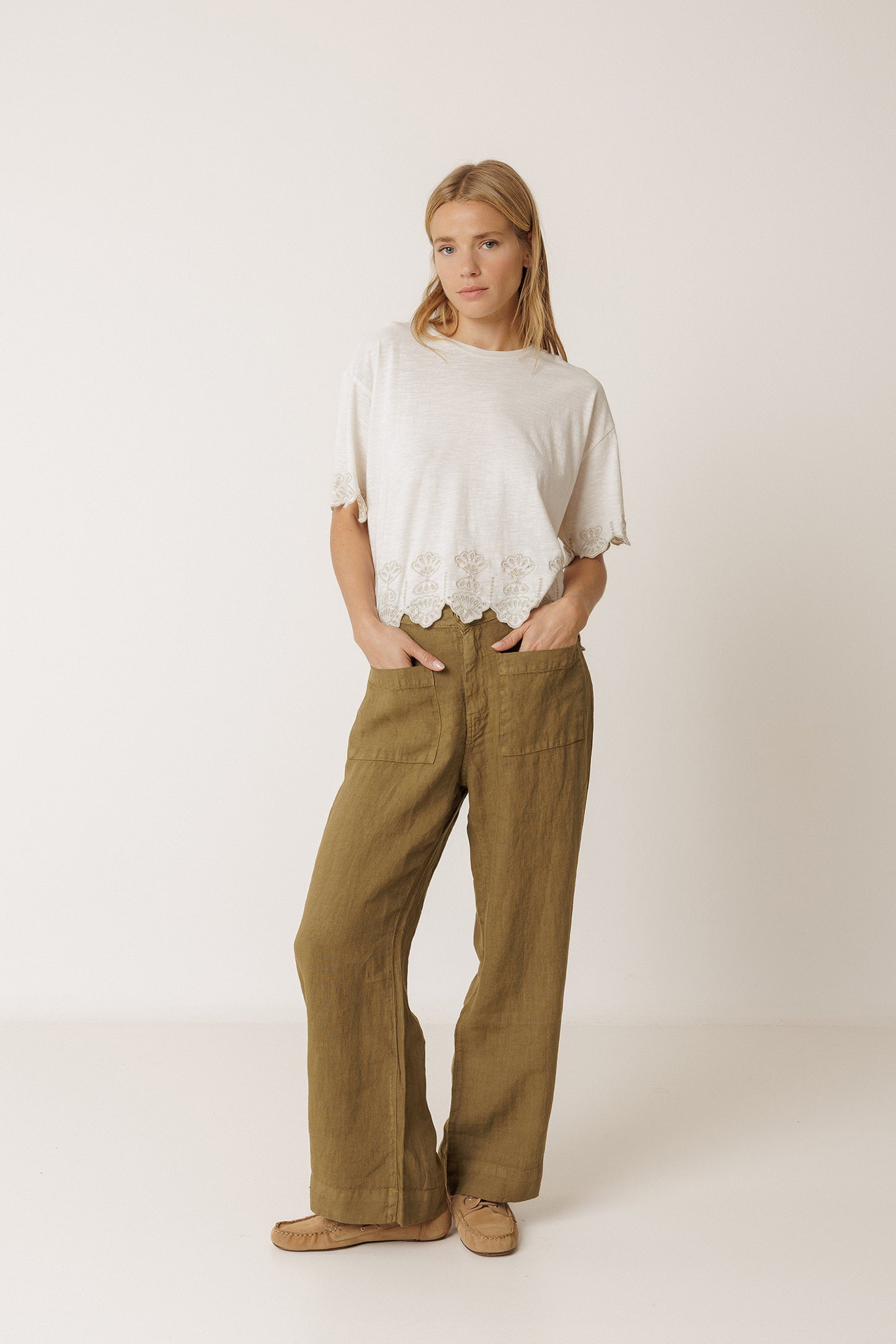 CAMISETA BOXY BORDADA