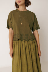 CAMISETA BOXY BORDADA