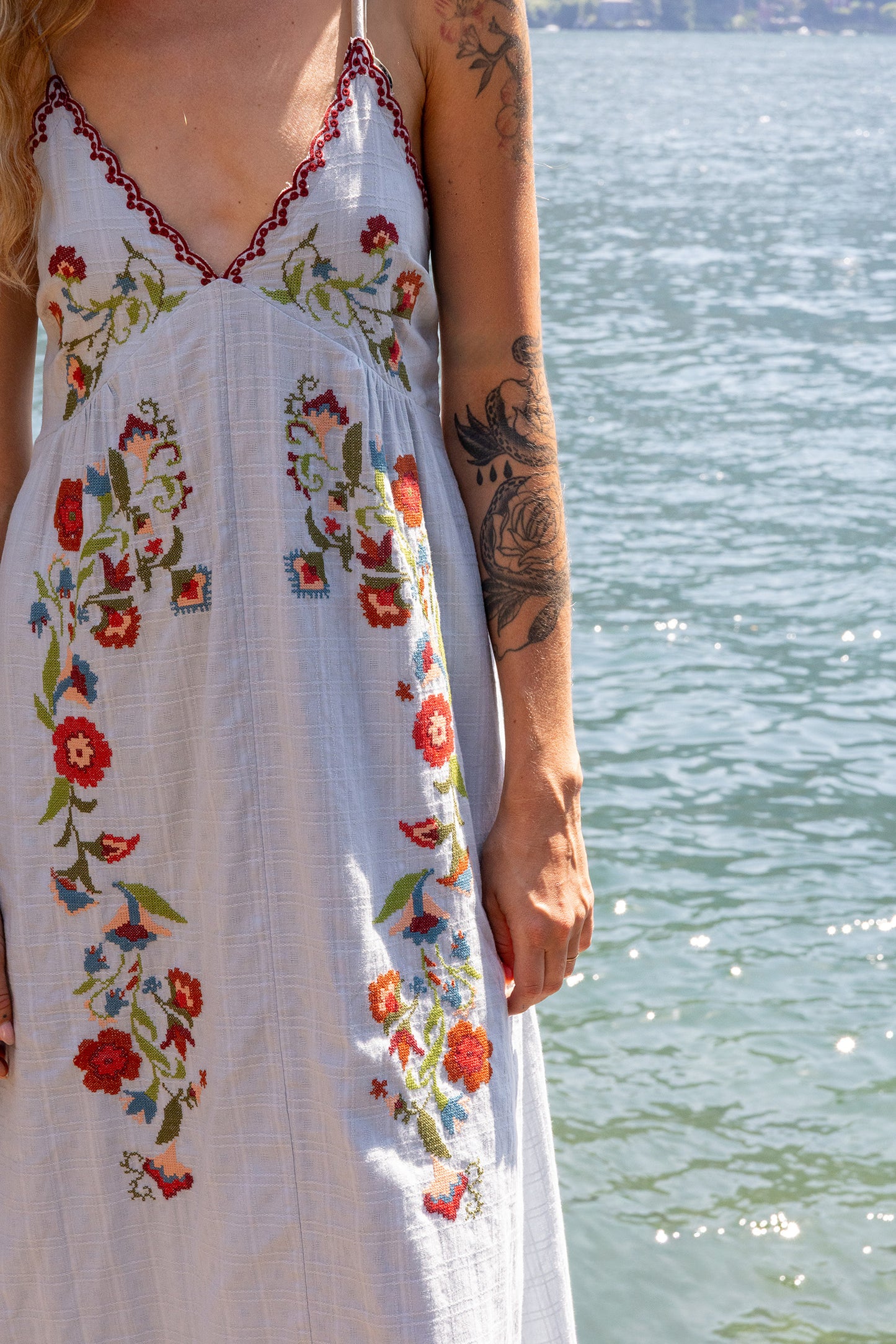 VESTIDO TIRANTES PUNTO DE CRUZ